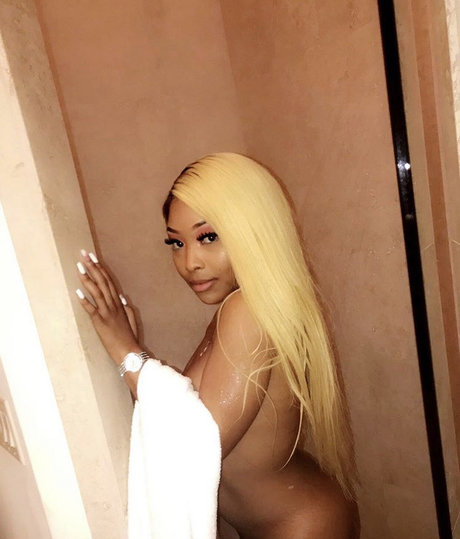 drag queen onlyfans sexy pic