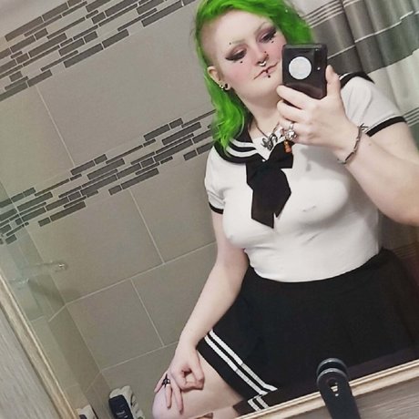 Ash Queer alt goth waifu artist FREE star pics