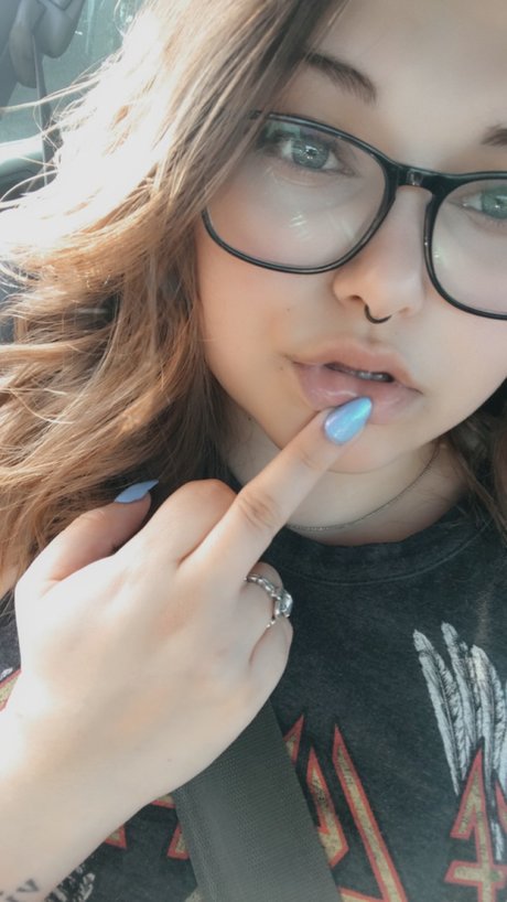queen fucking willow xxx actress gallery