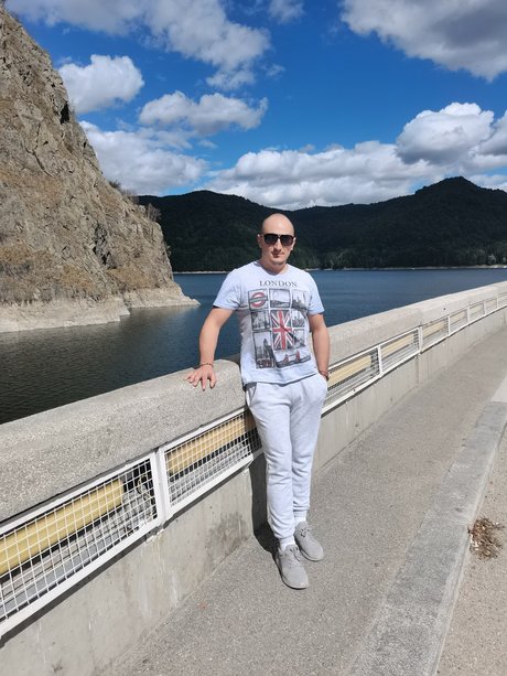 R zvan xxx star images