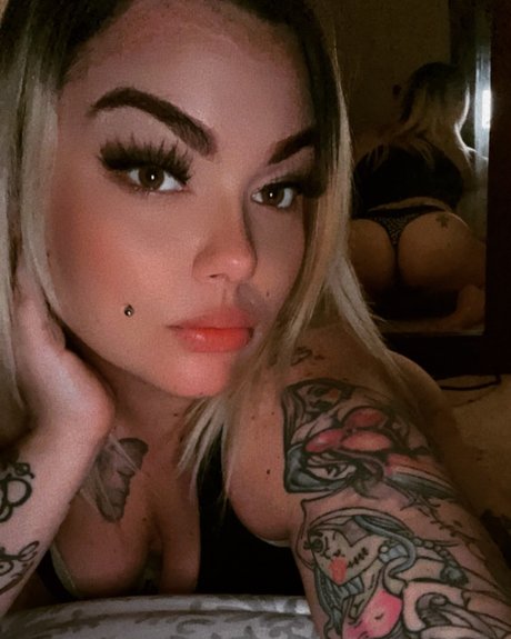 Reign de la Cruz star beautiful images