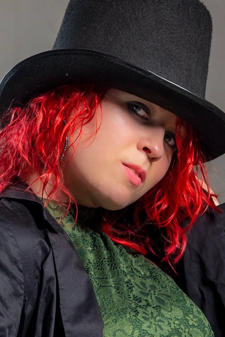 RedQueen erotic model galleries