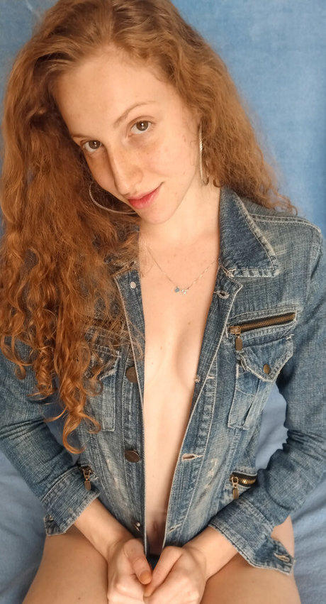 Lavinia Tiburski nude thumbnail