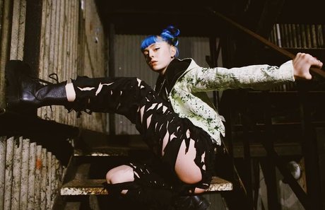 Ashnikko nude thumbnail