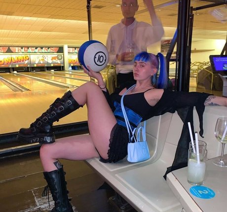 Ashnikko pornstar art image