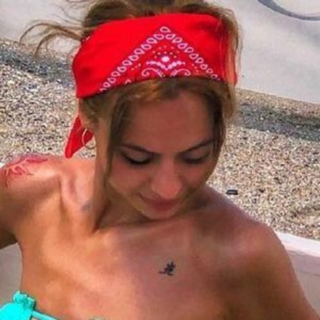 axalrnaed hot star pic