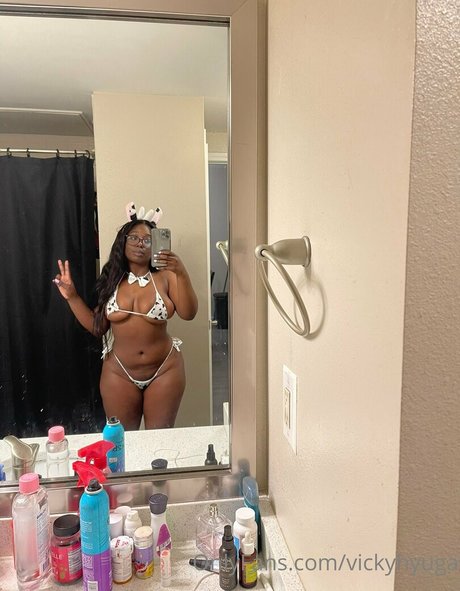 vickyhyuga erotic model pic