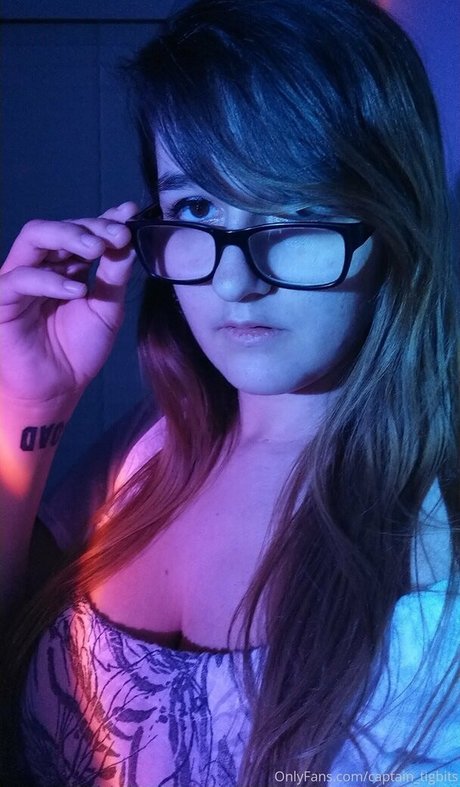 Captain TigBits naked model picture