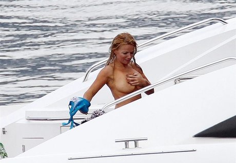 Geri Halliwell star nude gallery