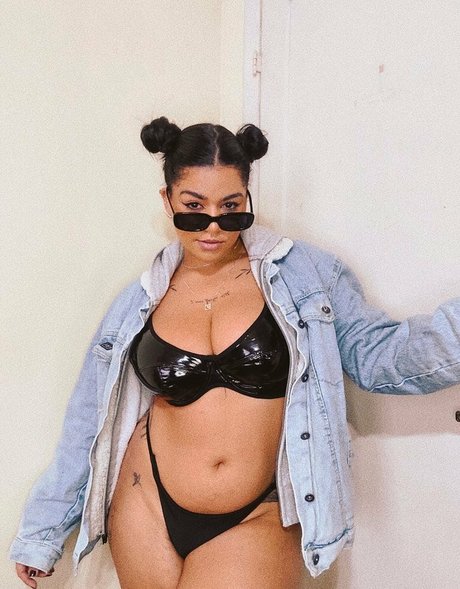 Kennya Raposo pornographic star img