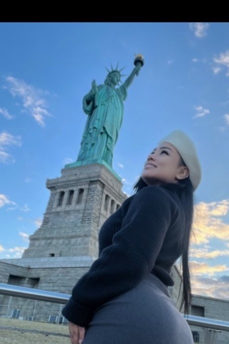 SaraWilson nice actress pictures