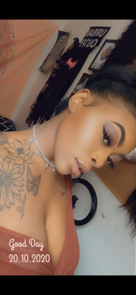 perfect shemale onlyfans sexy images