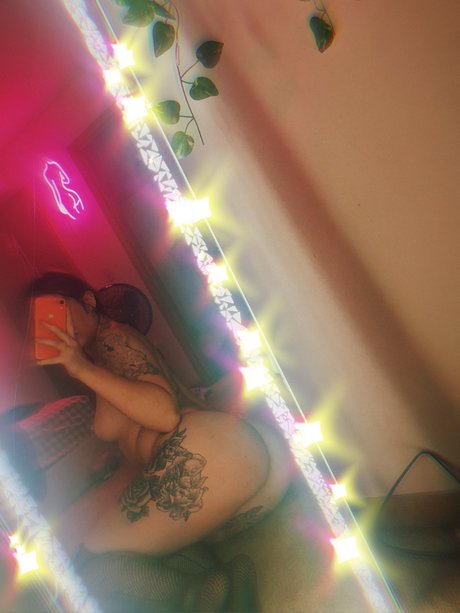 emily Snyder porn model image