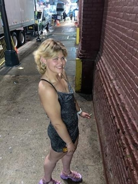 goldie nude actress pictures