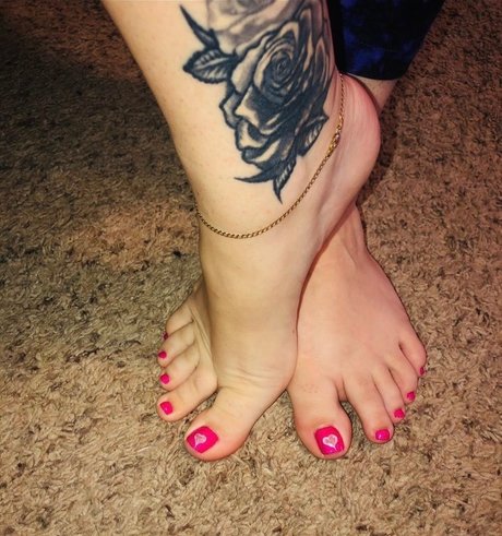 Fabfeetandheels beautiful model photo