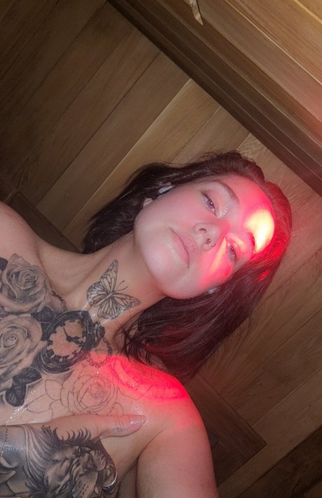 MikaliaRoze star nude picture