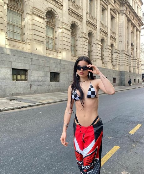 Juli Savioli star hot pics