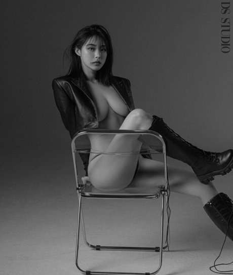 kimgapju naked model photo