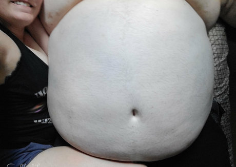 femalefeederheaven model exclusive photos