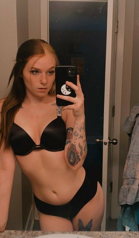 mxrphineslxt erotic star image