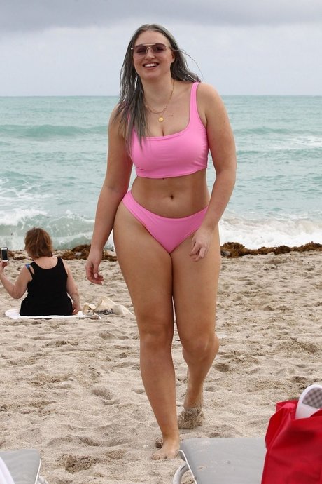 Iskra Lawrence exclusive model pic