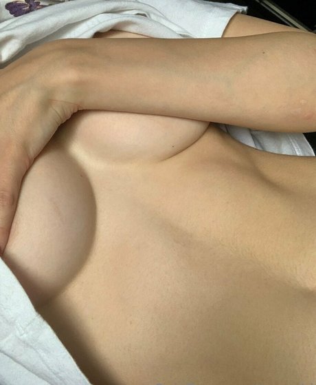 uanochi model hot picture