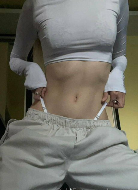 uanochi erotic model gallery