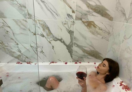 Vlaeria nudes pornstar pics