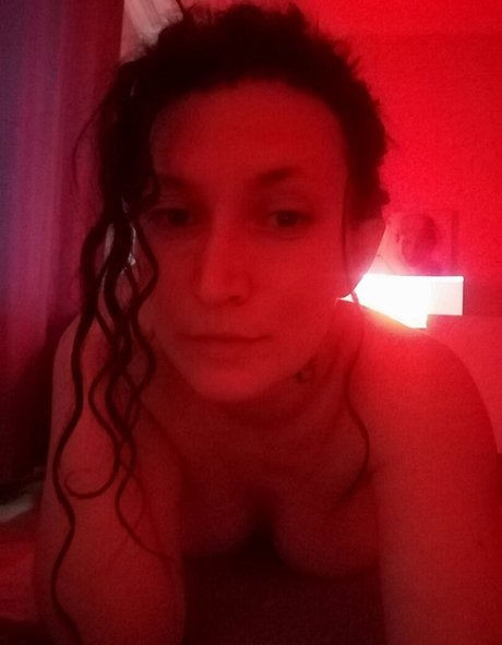 Olya Holmes model naked img