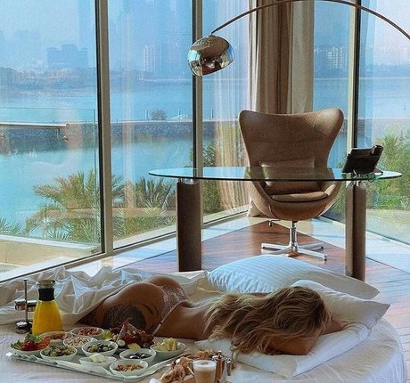 Nata Lee porn model picture