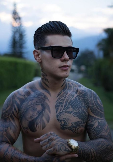 Montes Leon model porn photos