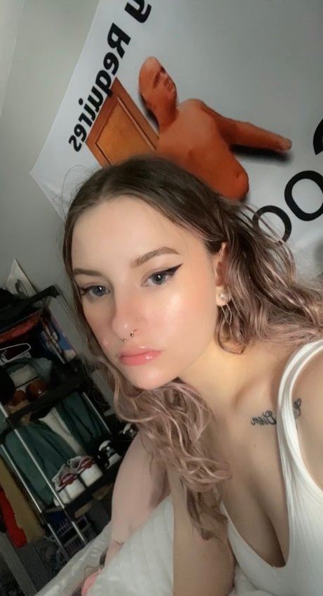 Naur model naked photo