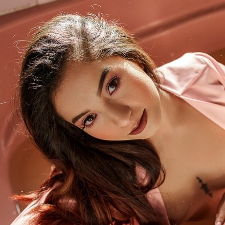 Lucy Gecko hot model galleries