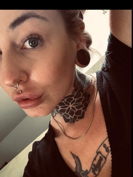 Sophie Fox top pornstar pictures