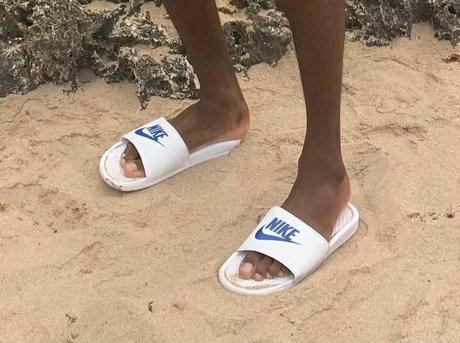 Only Feet_ exclusive model pic