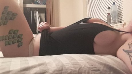 Submissivesiren69 sex model photo