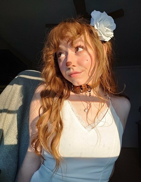 MandyFrizzle xxx model pic