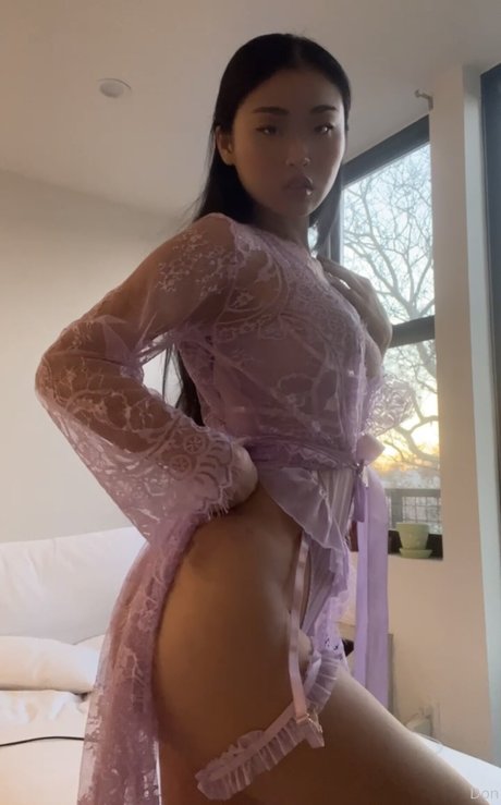 mimizow naked model photo