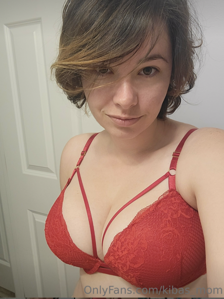 Kibas Mom nude thumbnail