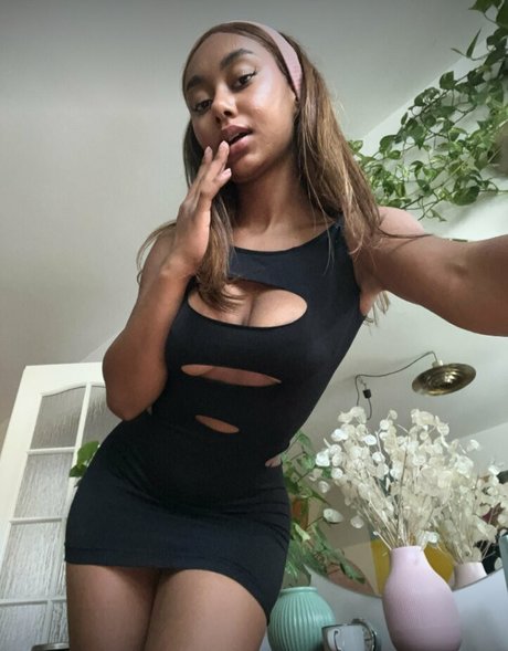 llleasy pornstar naked picture