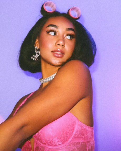 llleasy pornstar high quality picture