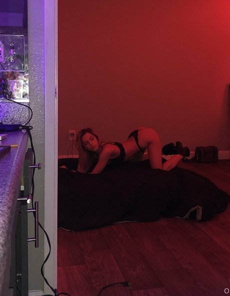 Karli Mergenthaler naked actress pic