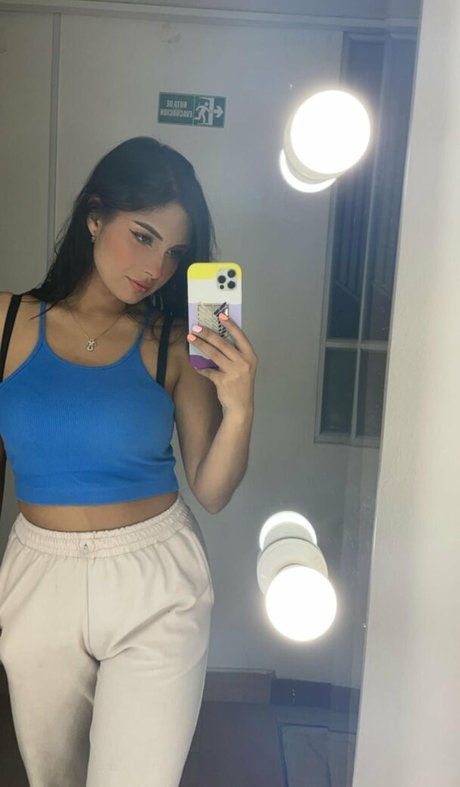 Annie Guzman sexy model photo