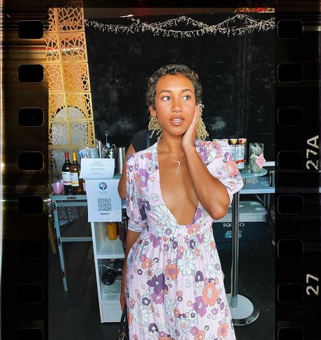 Sydney Park high quality actress photo