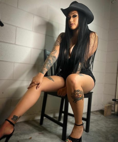 Shawnee pornstar nude pic