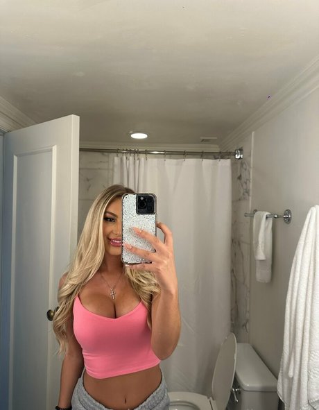 noelleeexoxo model hot gallery