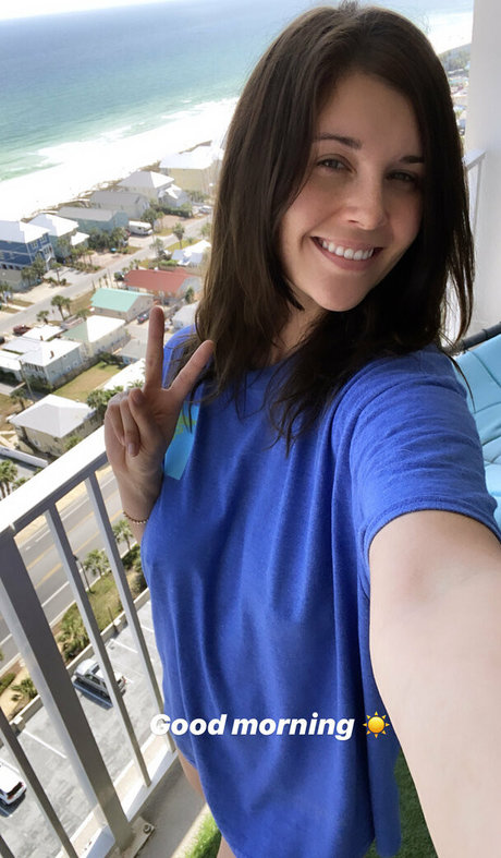 Cyber tits free actress gallery