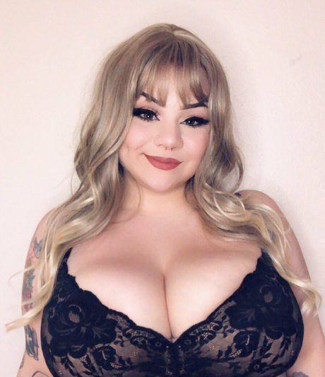 SpookyGirlLove erotic actress pics