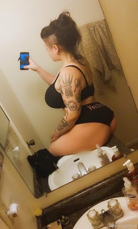 SpookyGirlLove model art gallery