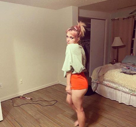 Bonnie Grace model sexy pic
